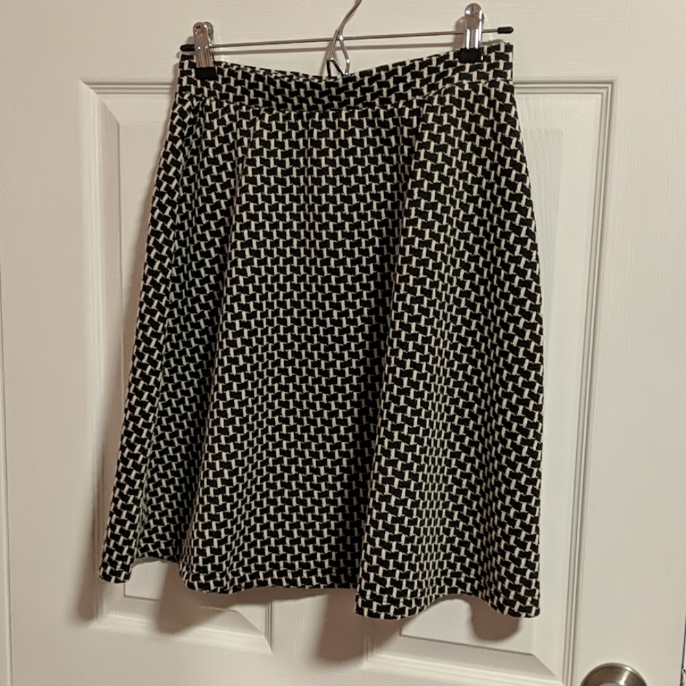 Black /white skirt
